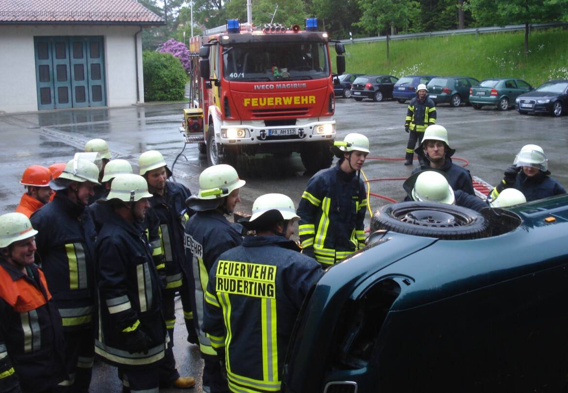 2013-05-24-THL-Uebung-Geraetehausgross.jpg